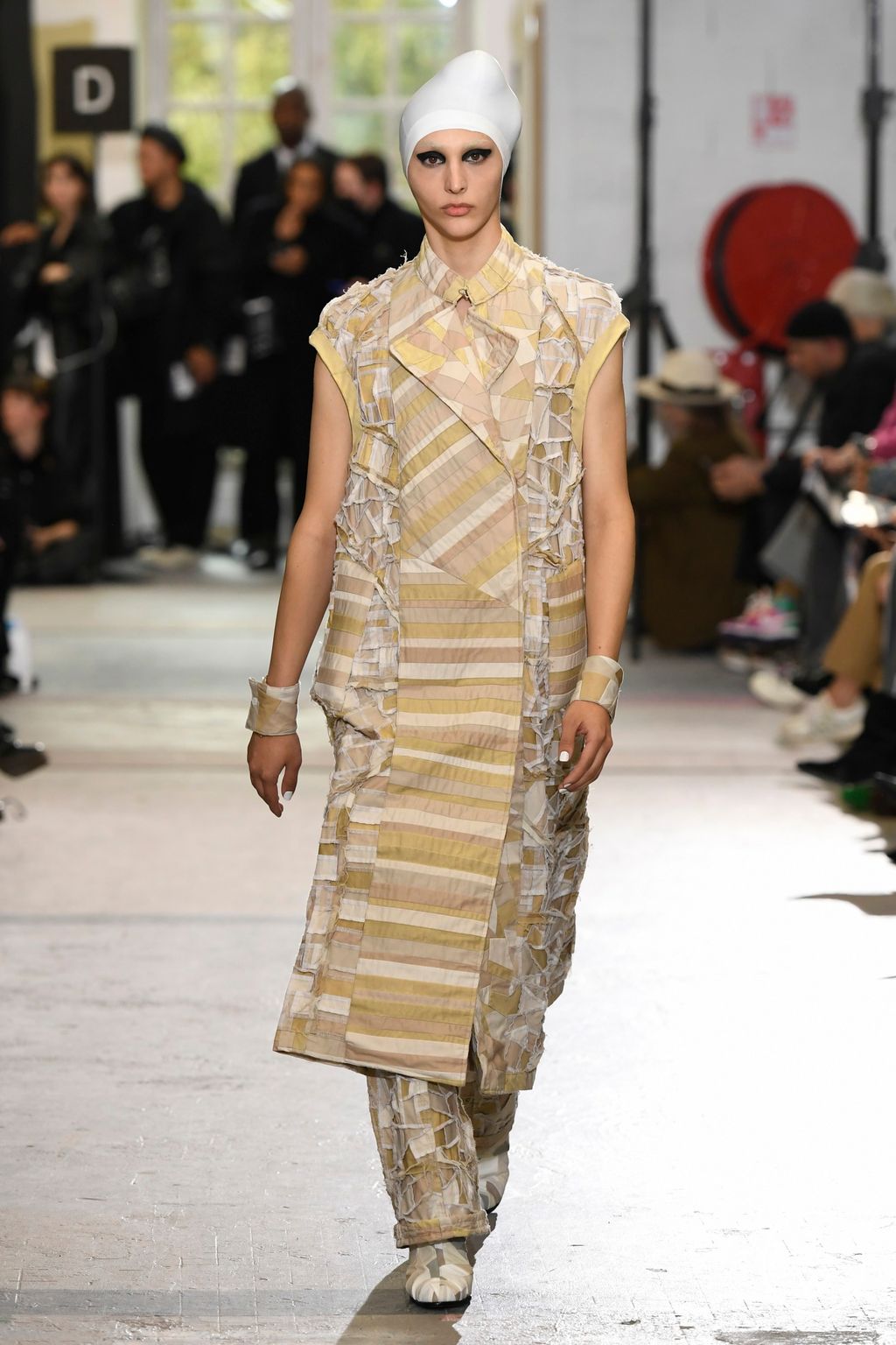 Fashion Week Paris Spring/Summer 2023 look 29 from the Anrealage collection 女装