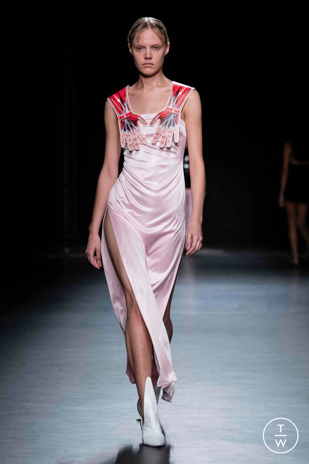 Fashion Week London Spring/Summer 2023 look 26 de la collection Christopher Kane womenswear