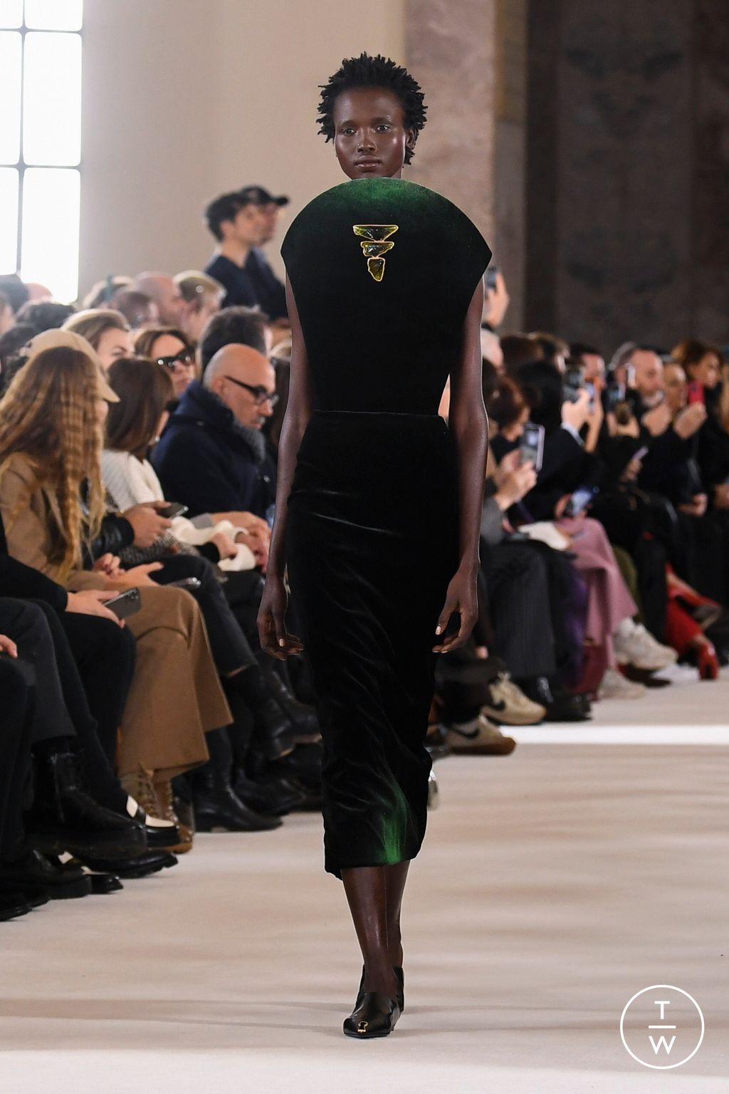 Fashion Week Paris Spring/Summer 2023 look 17 de la collection Schiaparelli couture