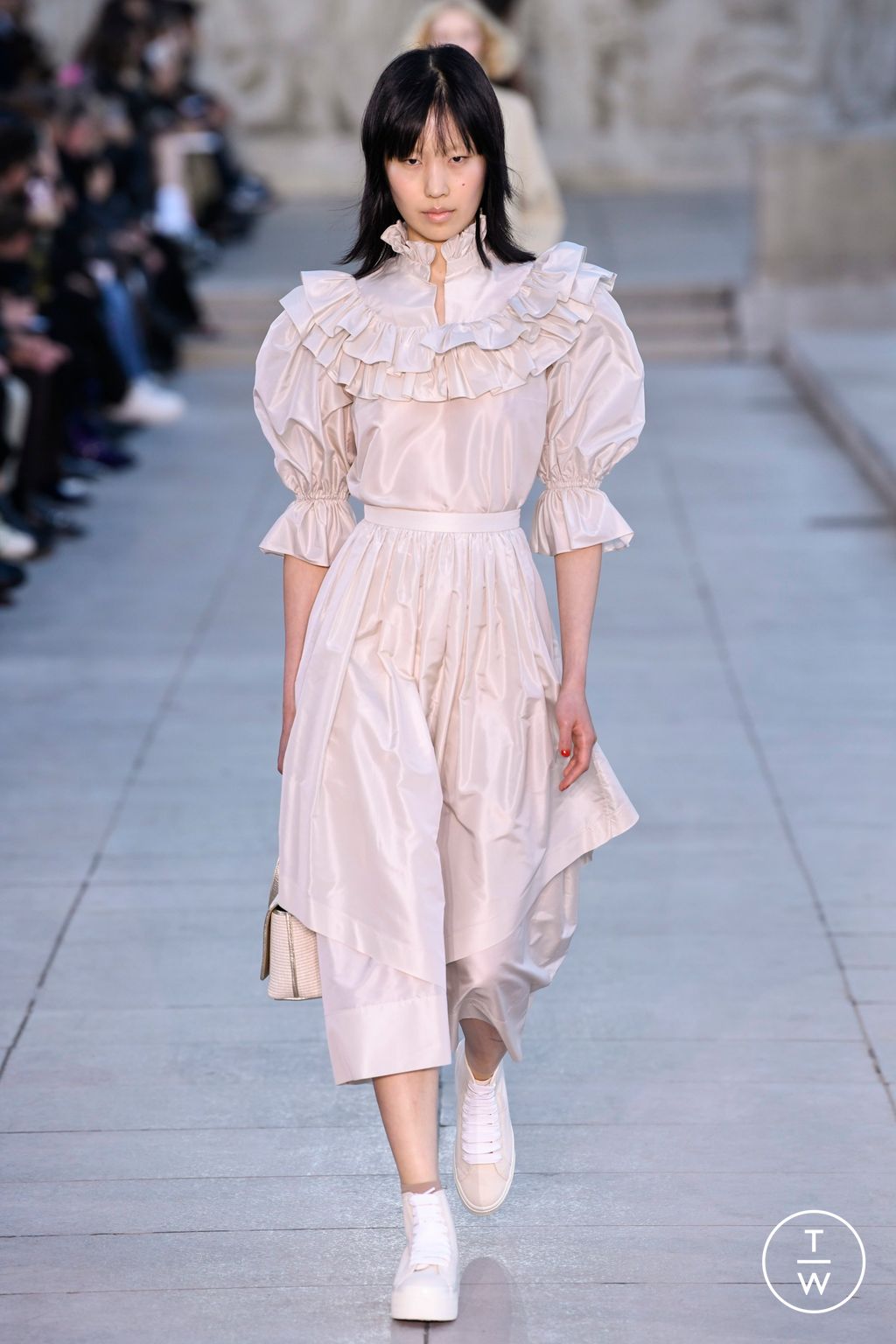 Fashion Week Paris Spring/Summer 2023 look 7 from the Akris collection 女装