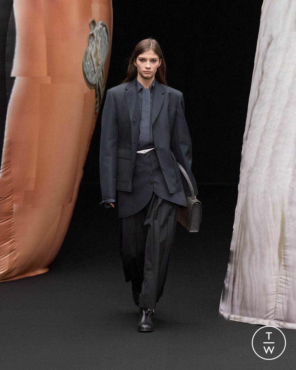 Fashion Week Paris Fall/Winter 2023 look 9 from the EENK collection womenswear