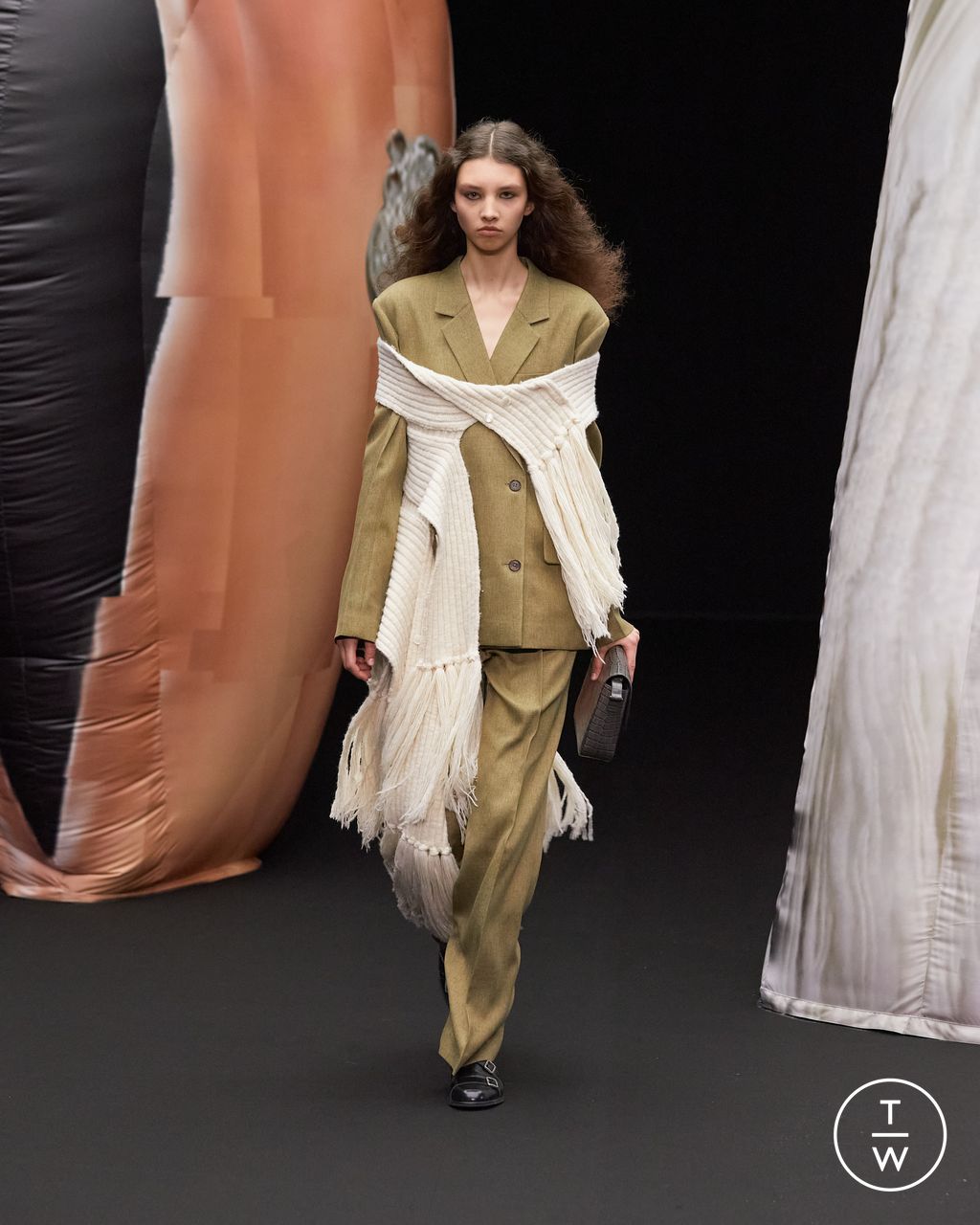 Fashion Week Paris Fall/Winter 2023 look 12 de la collection EENK womenswear