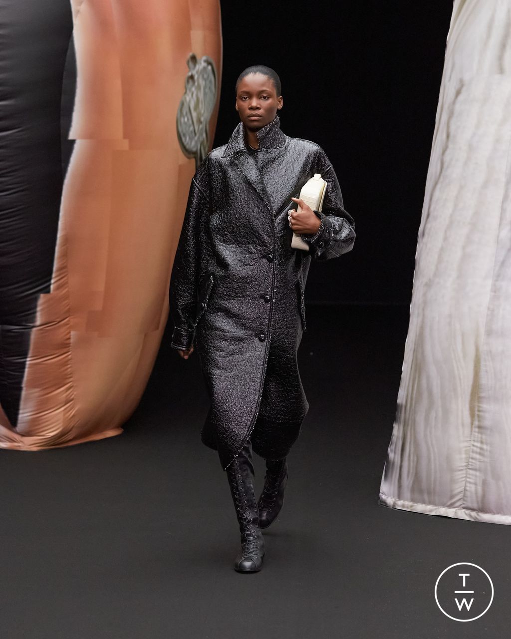 Fashion Week Paris Fall/Winter 2023 look 18 from the EENK collection 女装