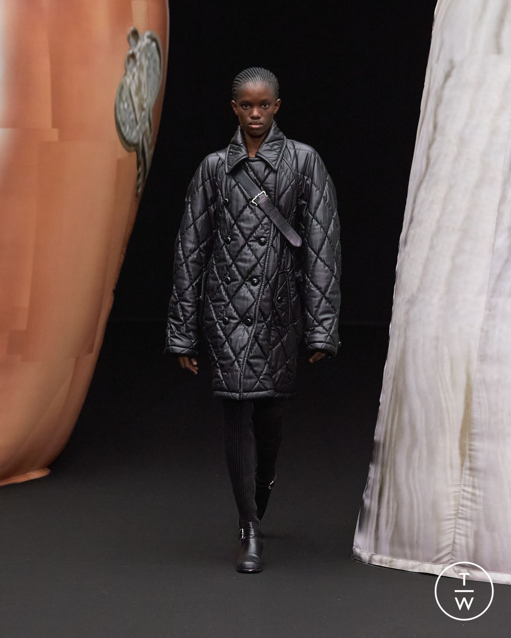 Fashion Week Paris Fall/Winter 2023 look 20 from the EENK collection womenswear