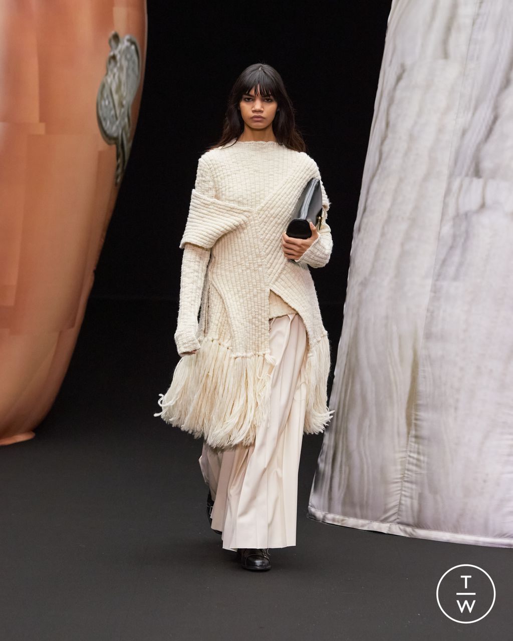 Fashion Week Paris Fall/Winter 2023 look 25 from the EENK collection womenswear
