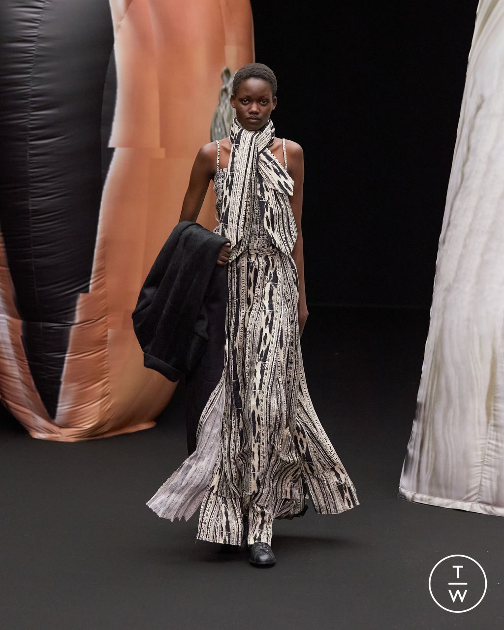 Fashion Week Paris Fall/Winter 2023 look 31 from the EENK collection womenswear