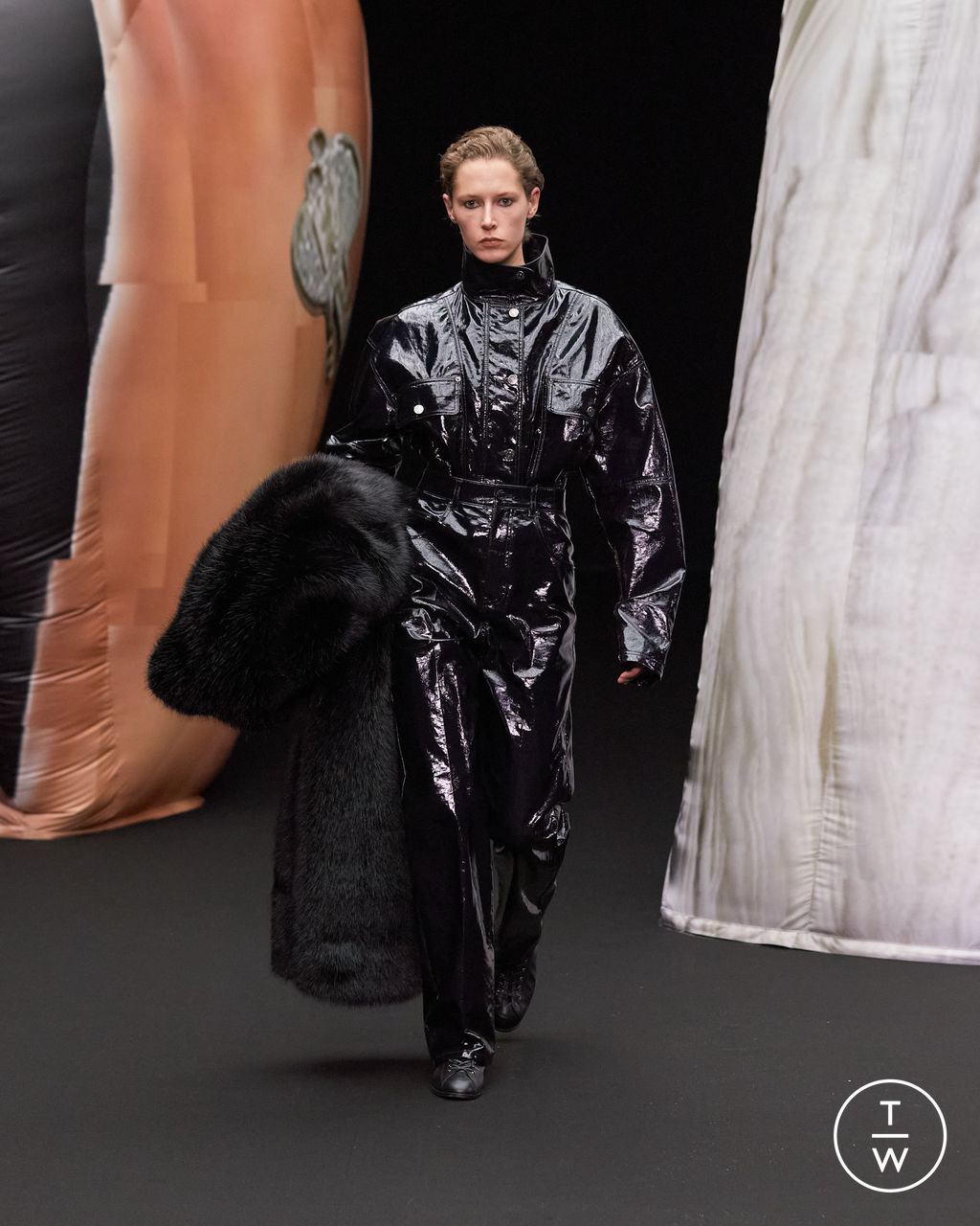 Fashion Week Paris Fall/Winter 2023 look 33 from the EENK collection 女装