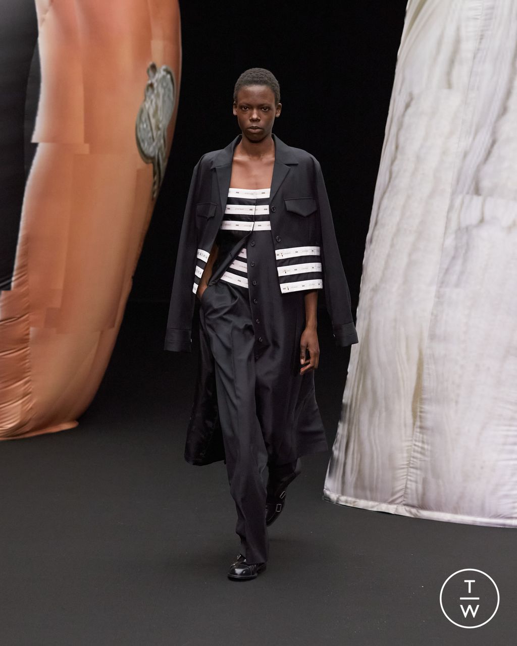 Fashion Week Paris Fall/Winter 2023 look 38 from the EENK collection womenswear