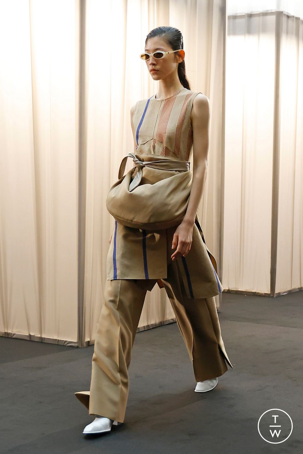 Fashion Week Paris Spring/Summer 2024 look 13 from the EENK collection womenswear
