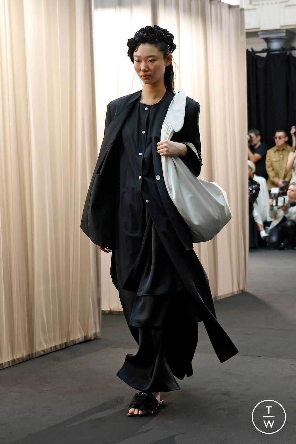 Fashion Week Paris Spring/Summer 2024 look 27 from the EENK collection womenswear