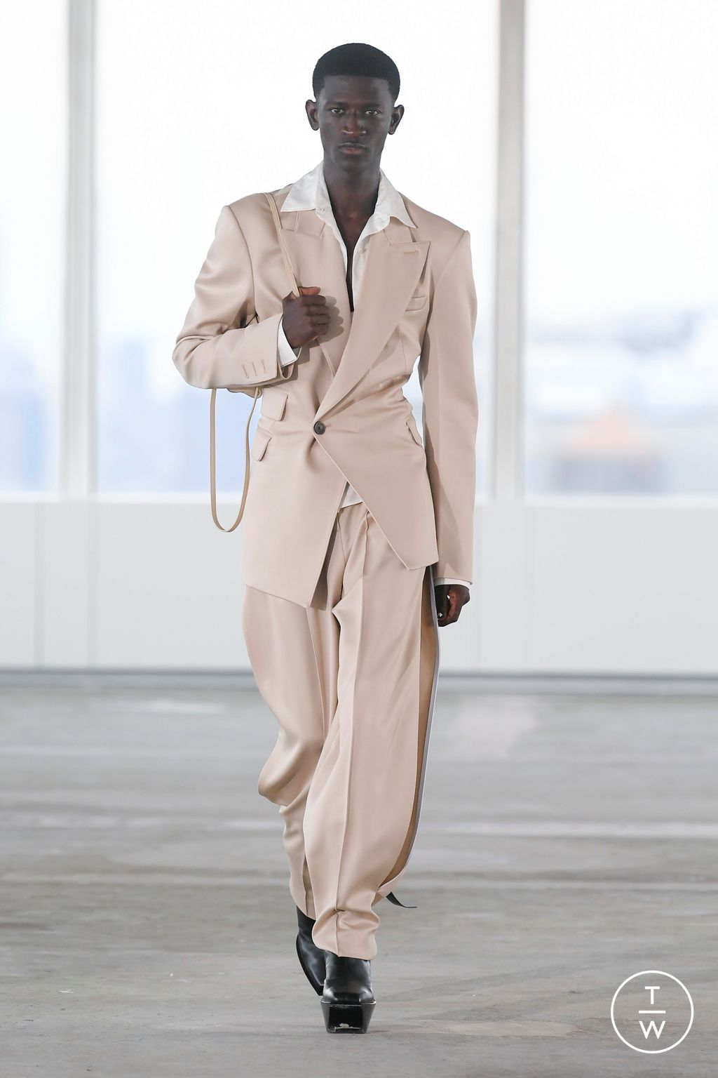 Fashion Week New York Spring/Summer 2023 look 3 from the Peter Do collection womenswear