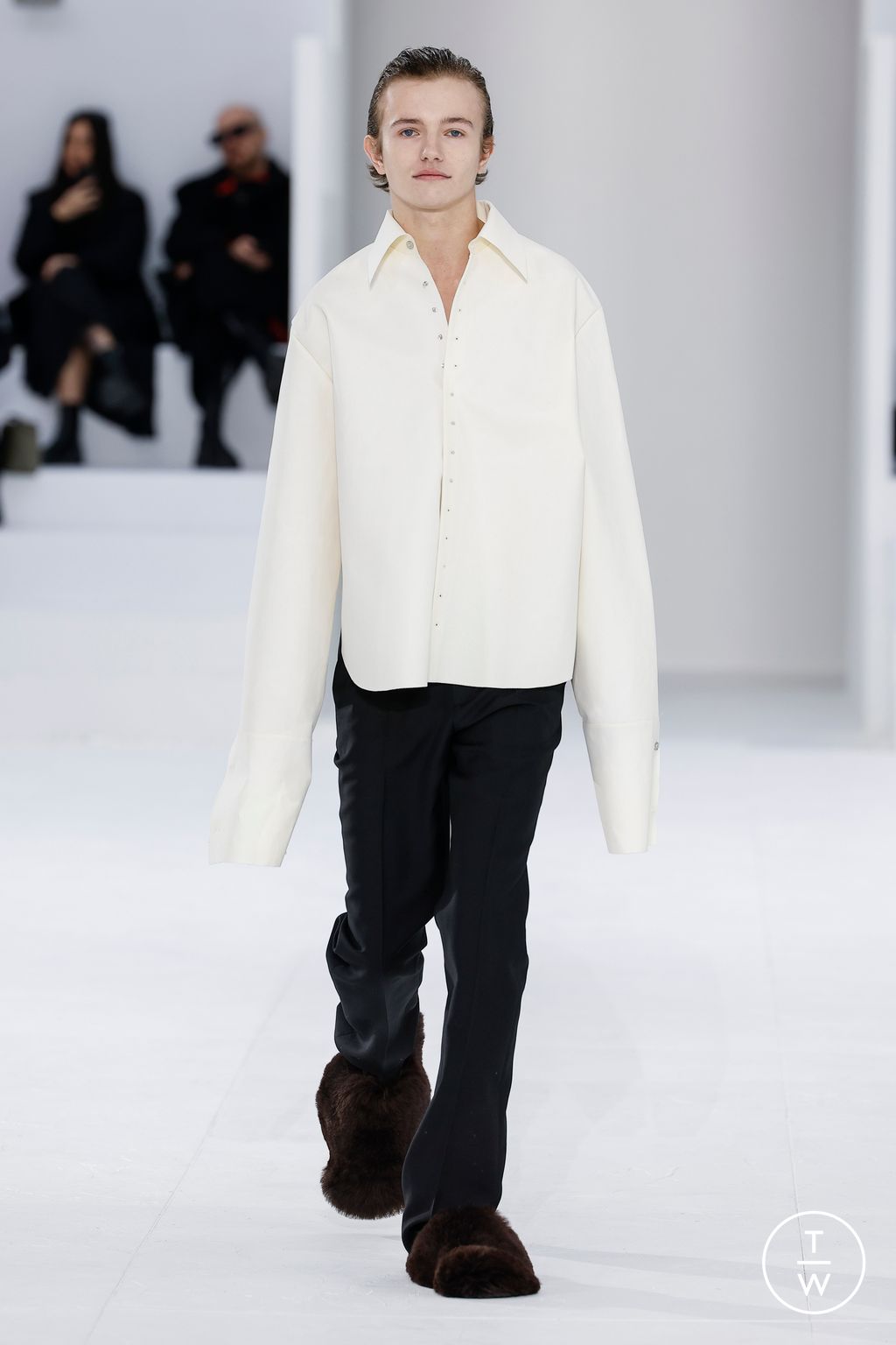 Fashion Week Paris Fall/Winter 2023 look 19 from the Loewe collection menswear