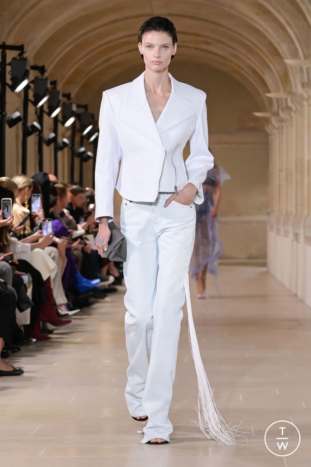 Fashion Week Paris Spring/Summer 2023 look 29 from the Victoria Beckham collection 女装