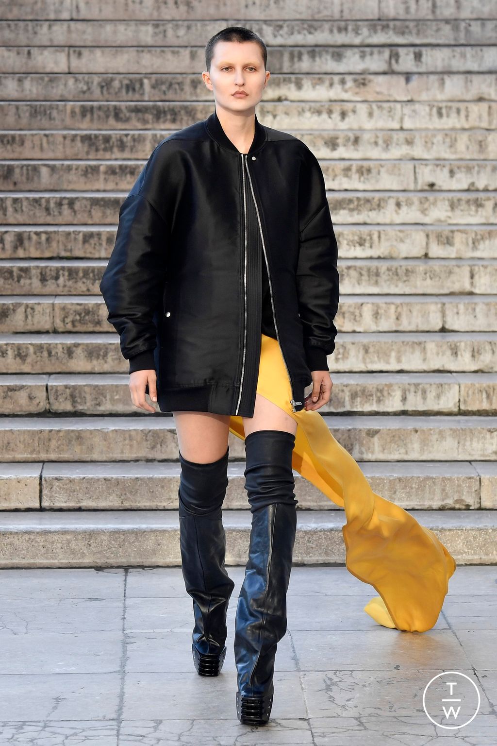 Fashion Week Paris Spring/Summer 2023 look 21 from the Rick Owens collection womenswear