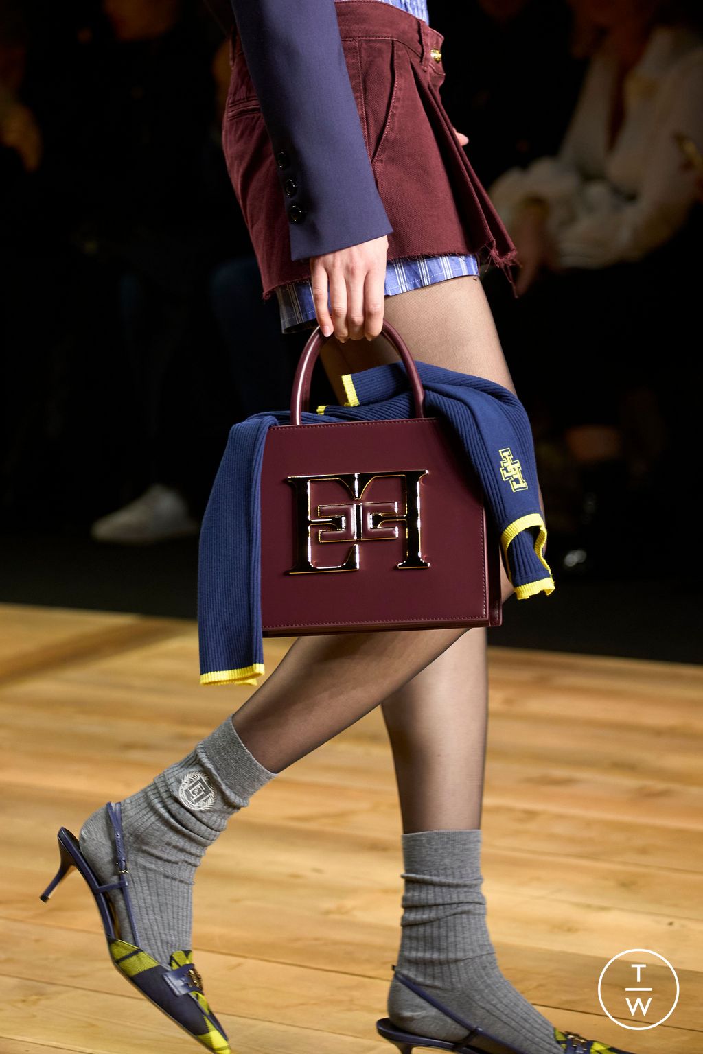 Fashion Week Milan Fall/Winter 2024 look 1 de la collection Elisabetta Franchi womenswear accessories