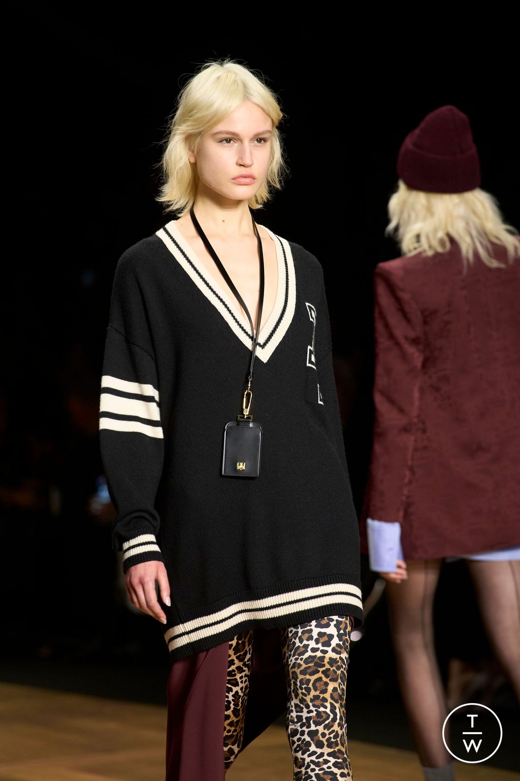 Fashion Week Milan Fall/Winter 2024 look 7 from the Elisabetta Franchi collection 女装配饰