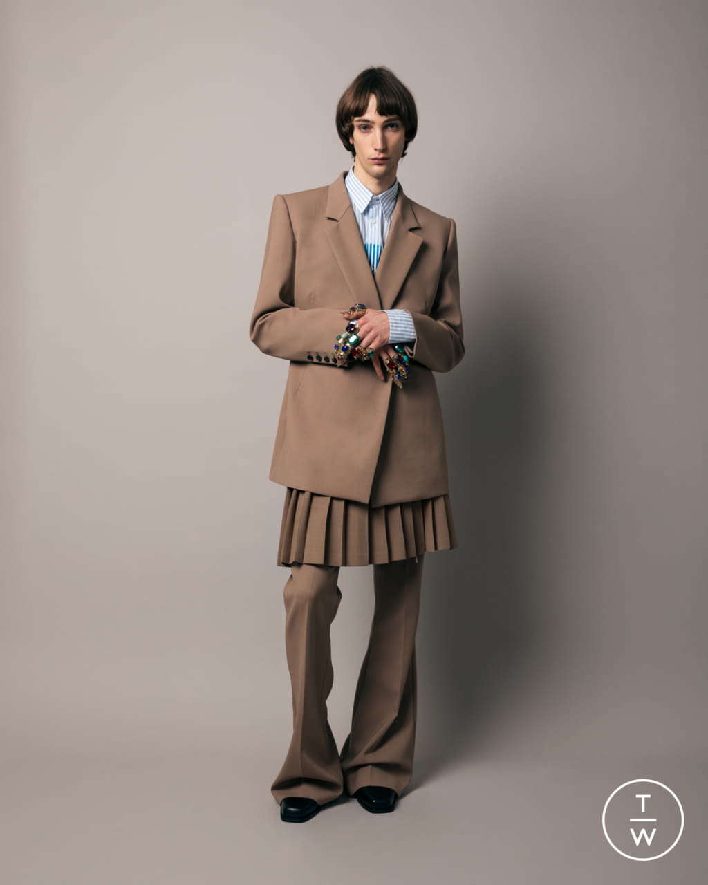 Fashion Week Paris Fall/Winter 2021 look 34 from the EGONlab collection 男装