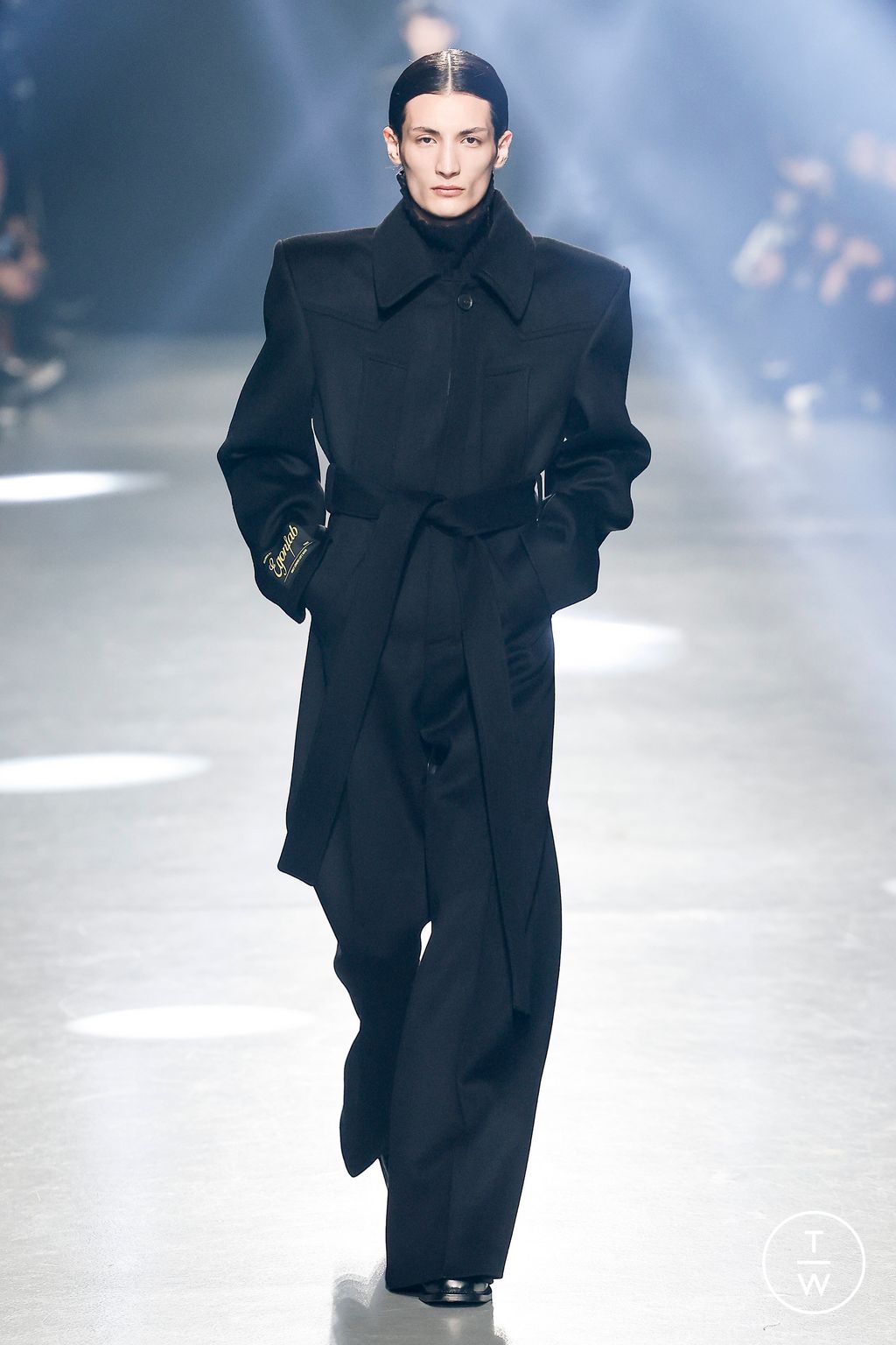 Fashion Week Paris Fall/Winter 2024 look 1 de la collection EGONlab menswear