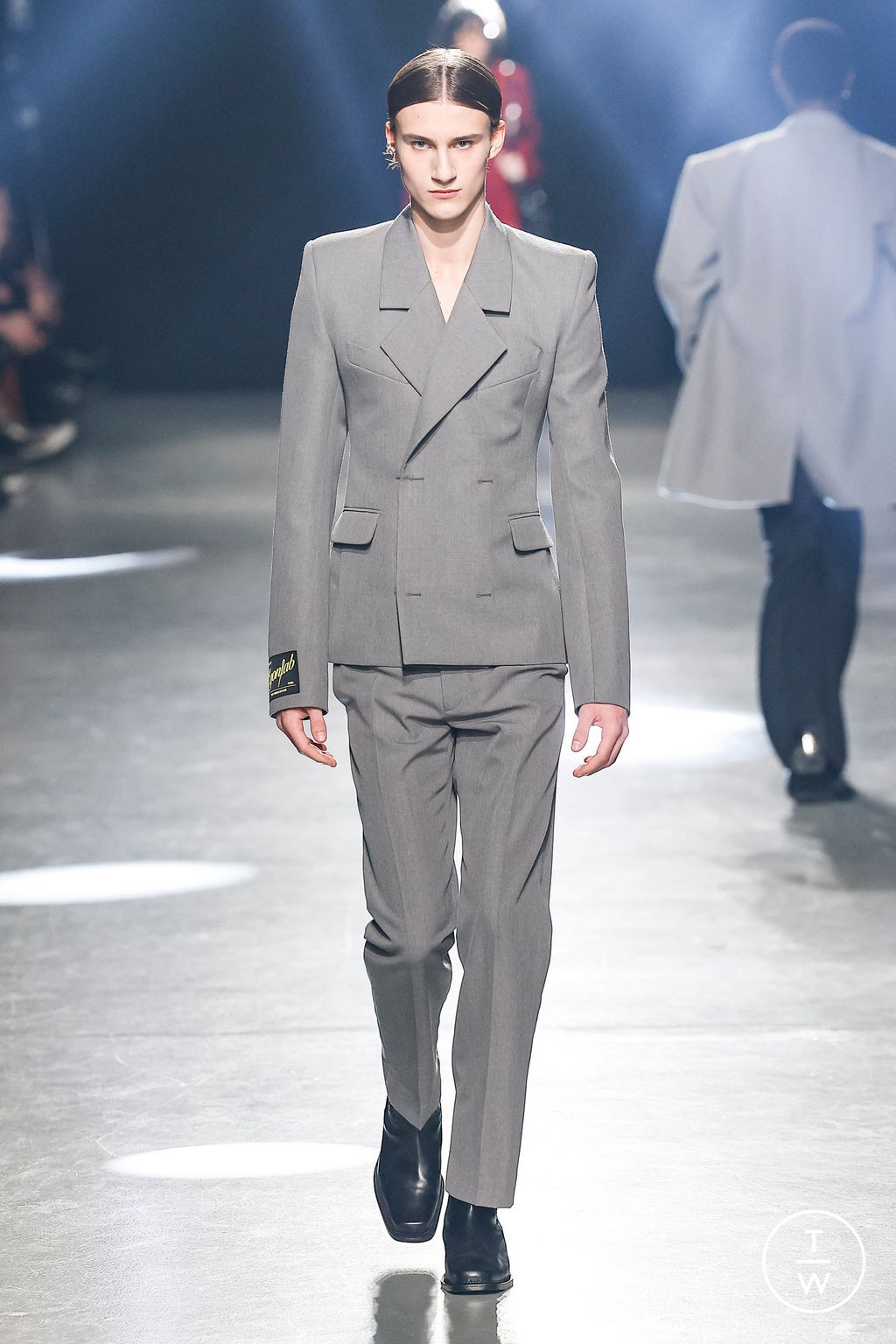 Fashion Week Paris Fall/Winter 2024 look 14 from the EGONlab collection 男装
