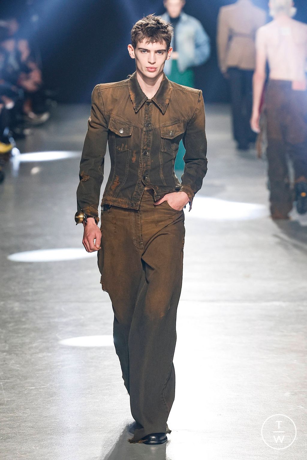Fashion Week Paris Fall/Winter 2024 look 29 from the EGONlab collection 男装
