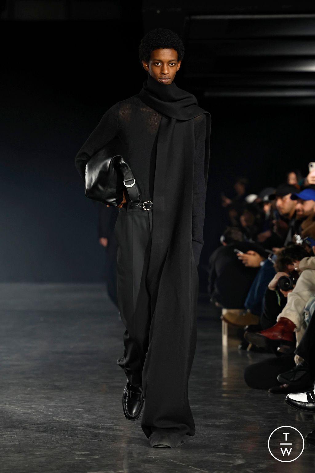 Fashion Week Paris Fall/Winter 2025 look 6 de la collection EGONlab menswear
