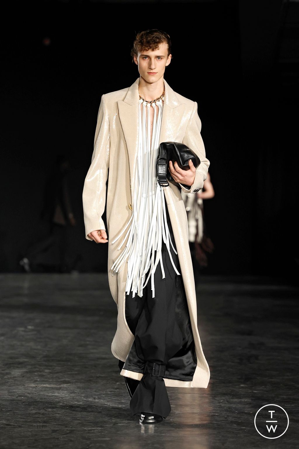 Fashion Week Paris Fall/Winter 2025 look 16 de la collection EGONlab menswear