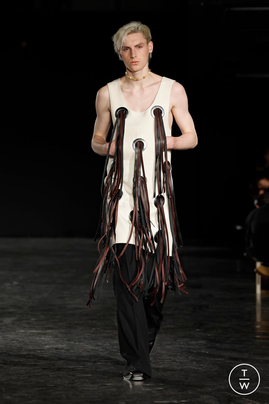 Fashion Week Paris Fall/Winter 2025 look 17 de la collection EGONlab menswear