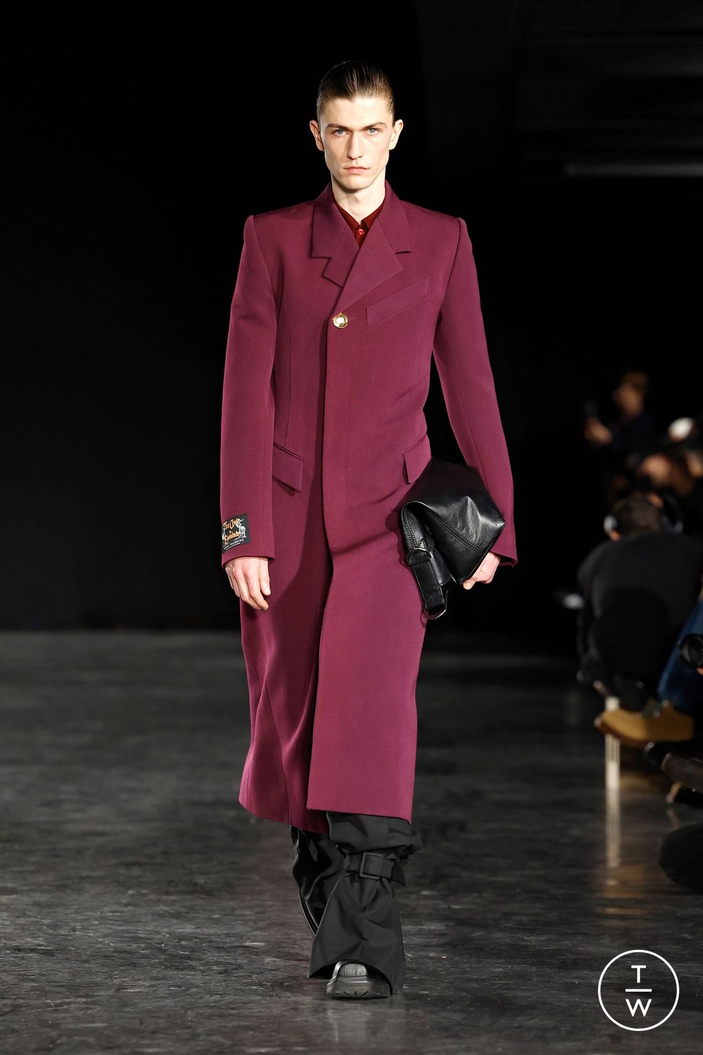 Fashion Week Paris Fall/Winter 2025 look 20 from the EGONlab collection menswear