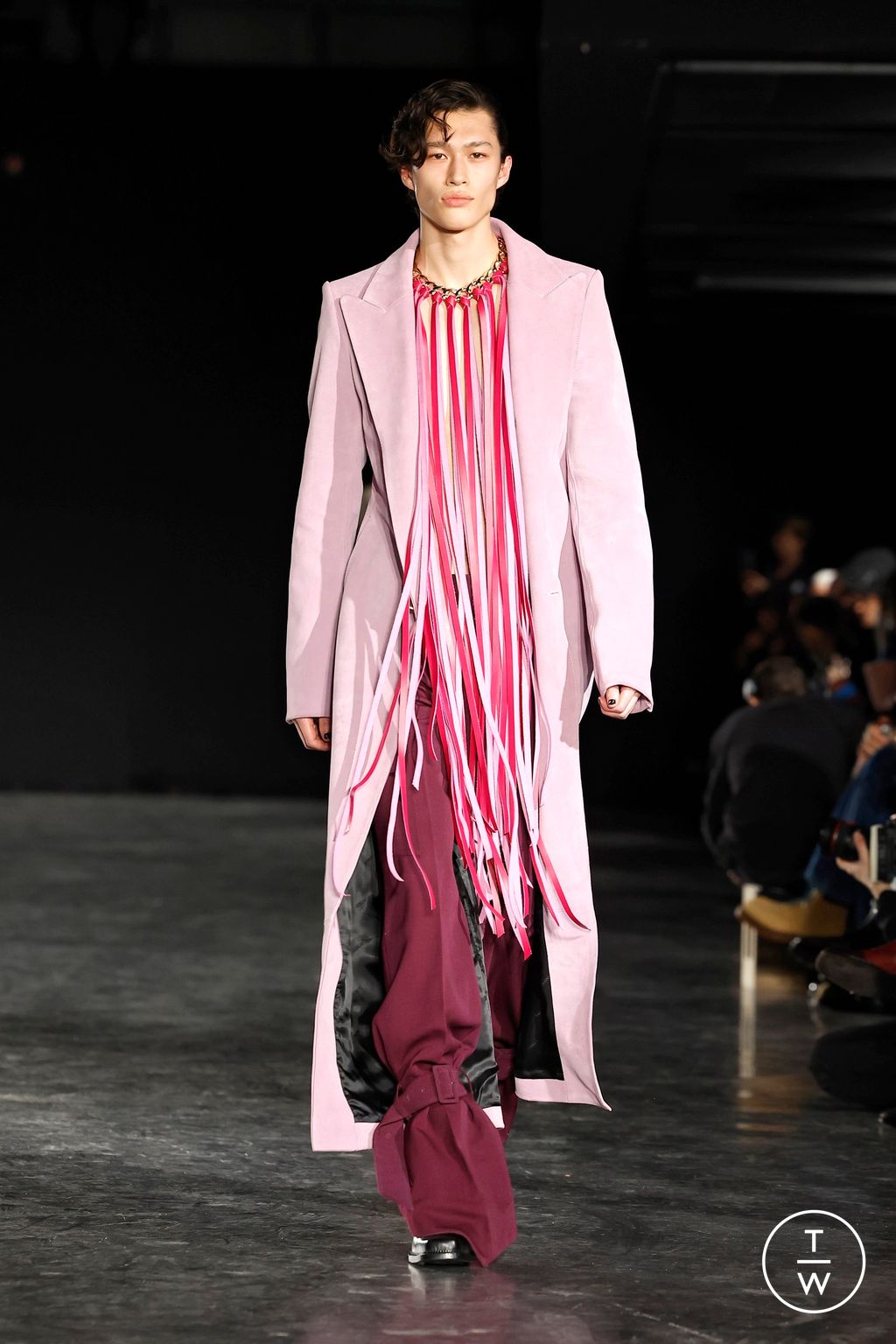 Fashion Week Paris Fall/Winter 2025 look 22 de la collection EGONlab menswear