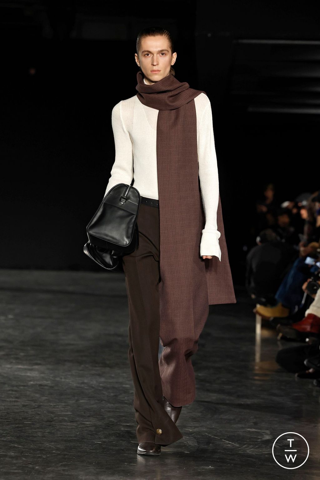 Fashion Week Paris Fall/Winter 2025 look 26 from the EGONlab collection 男装