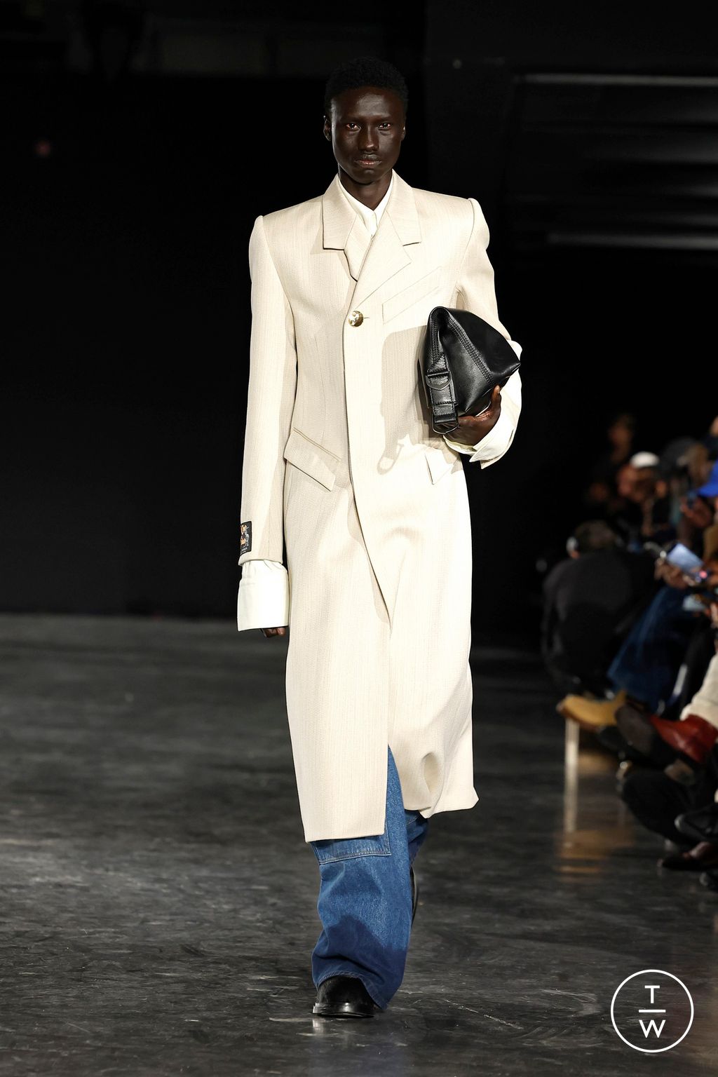 Fashion Week Paris Fall/Winter 2025 look 29 de la collection EGONlab menswear