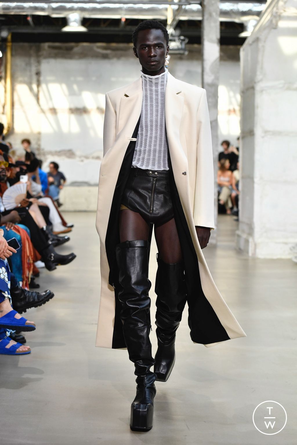 Fashion Week Paris Spring/Summer 2023 look 1 de la collection EGONlab menswear