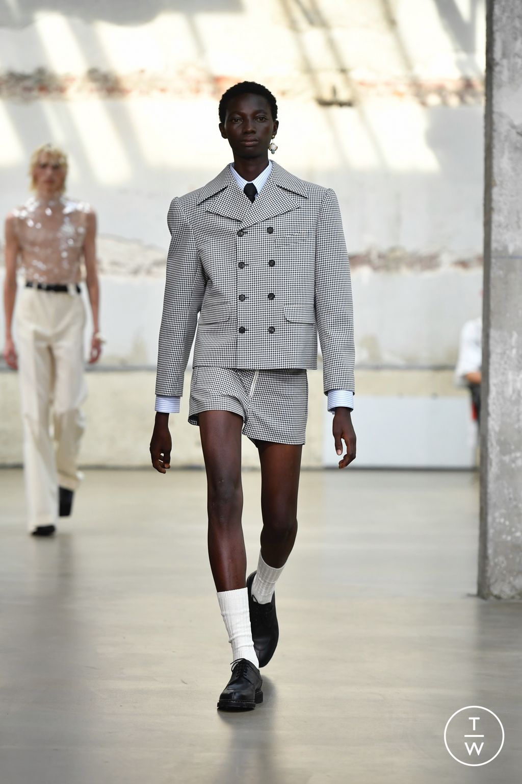 Fashion Week Paris Spring/Summer 2023 look 4 from the EGONlab collection 男装
