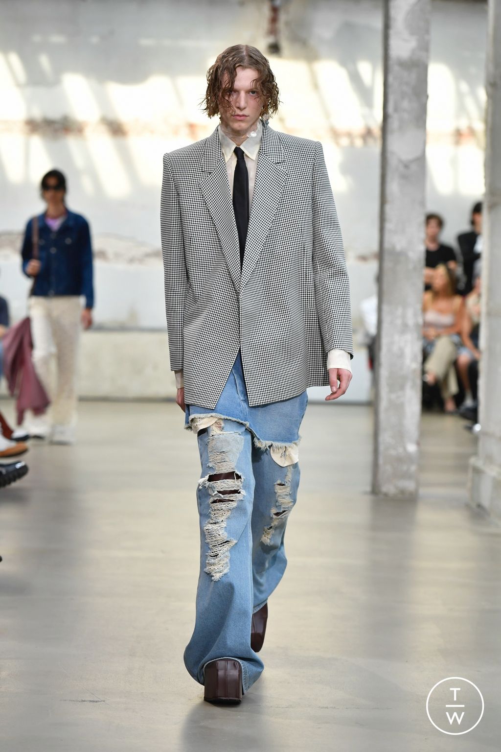 Fashion Week Paris Spring/Summer 2023 look 7 from the EGONlab collection menswear