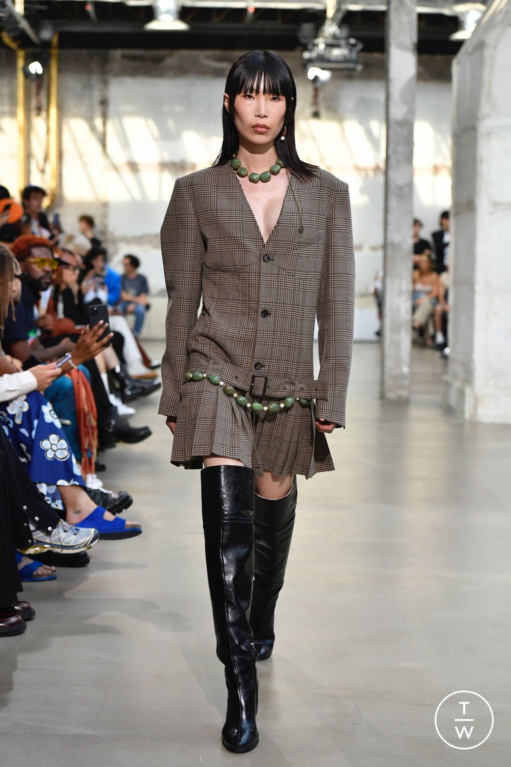 Fashion Week Paris Spring/Summer 2023 look 13 from the EGONlab collection 男装