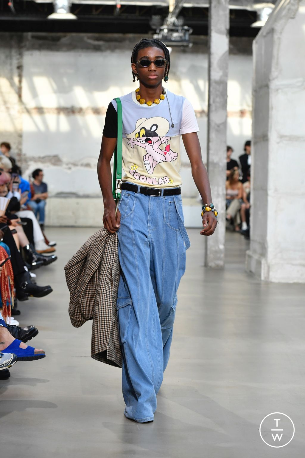 Fashion Week Paris Spring/Summer 2023 look 18 from the EGONlab collection 男装