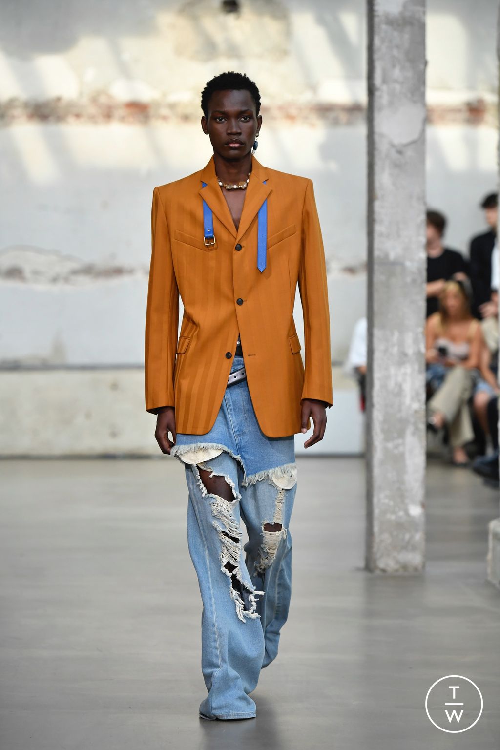 Fashion Week Paris Spring/Summer 2023 look 22 from the EGONlab collection 男装