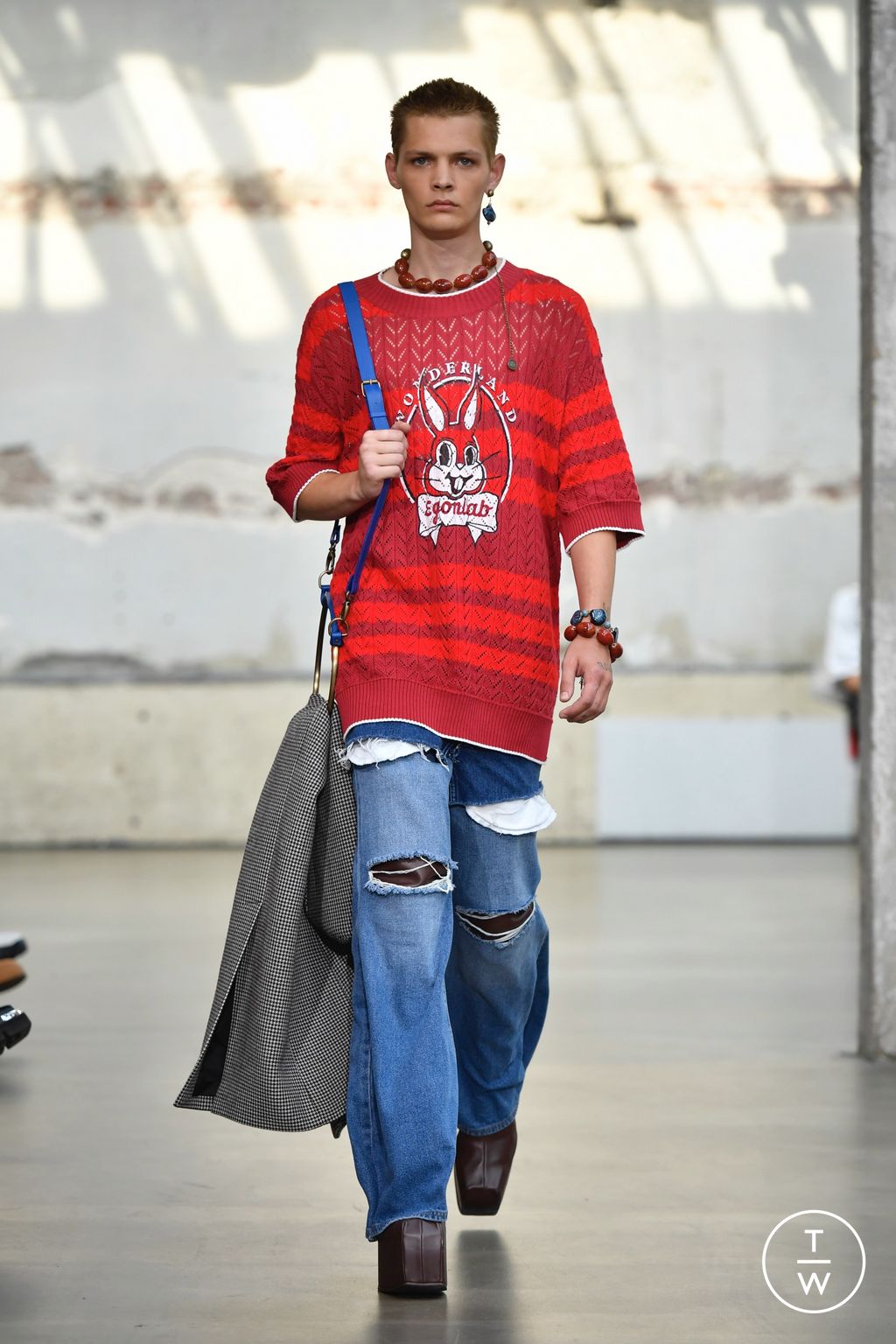 Fashion Week Paris Spring/Summer 2023 look 25 from the EGONlab collection 男装