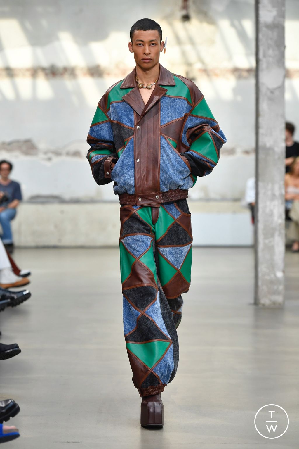 Fashion Week Paris Spring/Summer 2023 look 31 from the EGONlab collection 男装