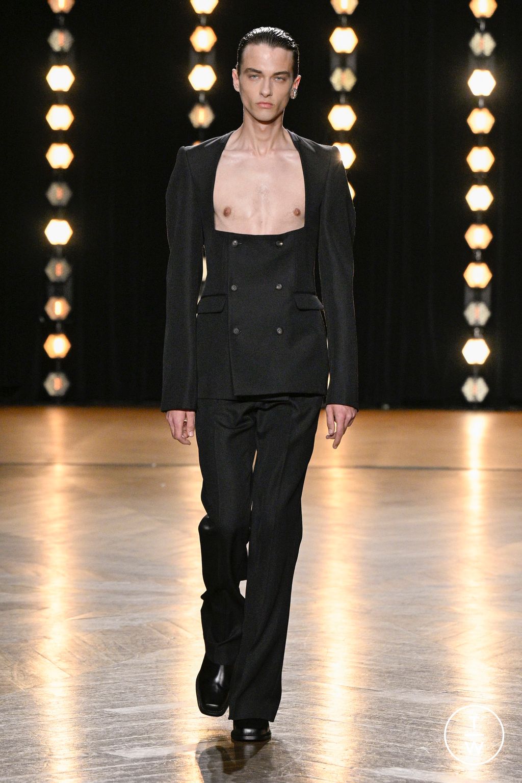Fashion Week Paris Spring/Summer 2024 look 1 from the EGONlab collection 男装