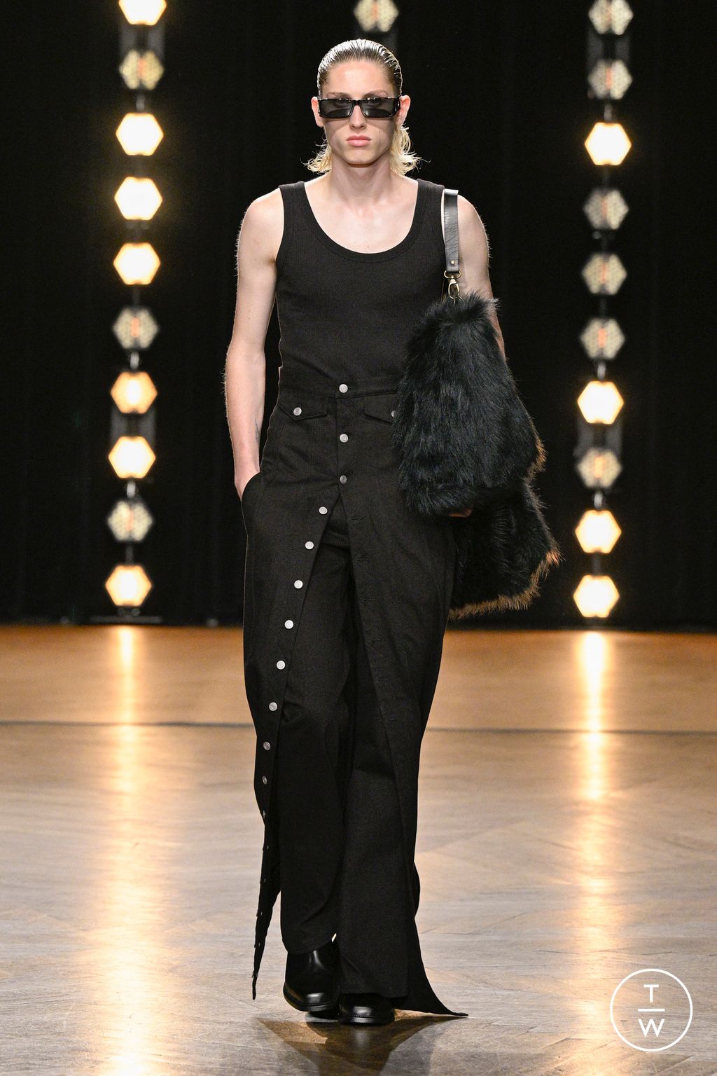 Fashion Week Paris Spring/Summer 2024 look 8 from the EGONlab collection 男装