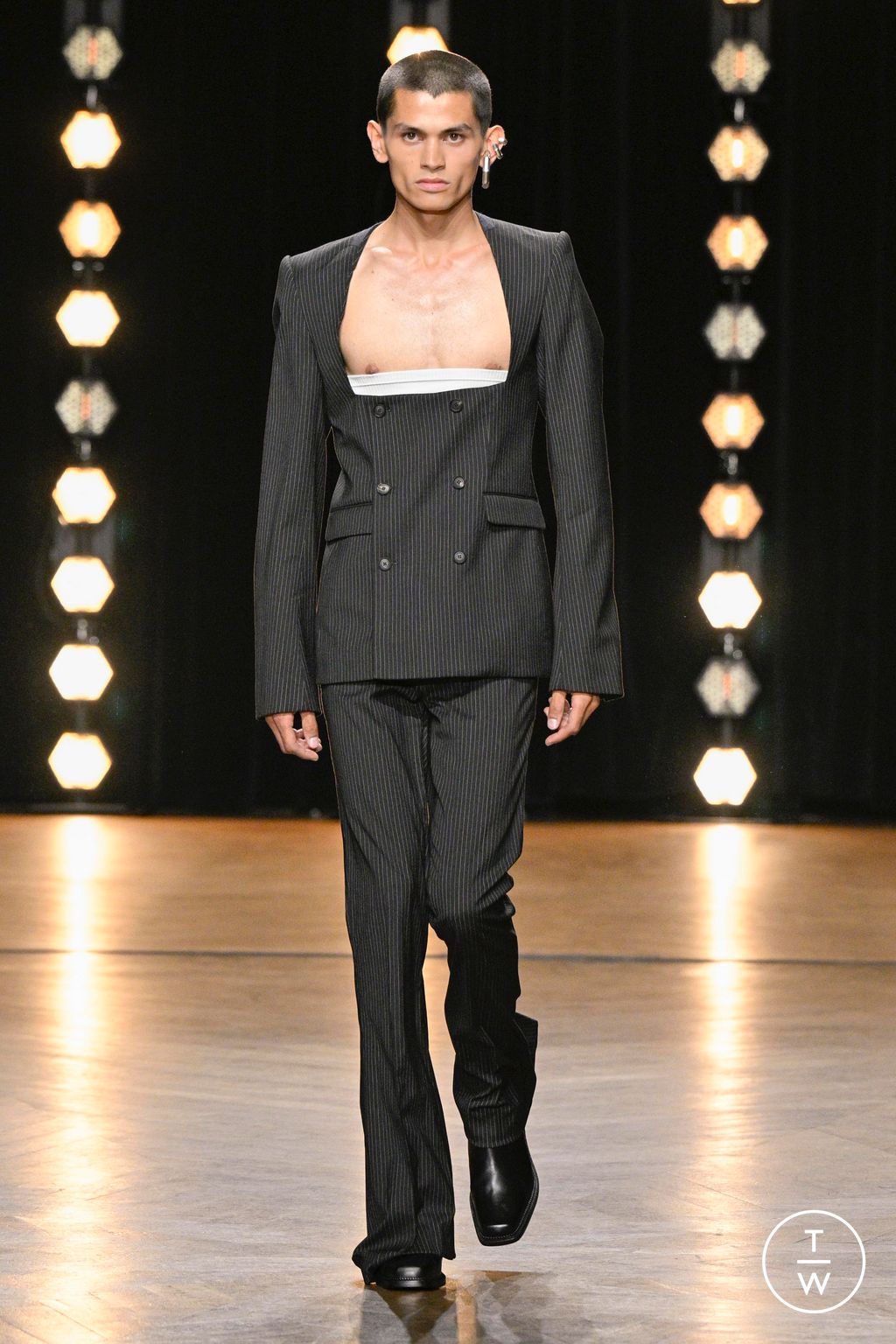 Fashion Week Paris Spring/Summer 2024 look 14 from the EGONlab collection 男装