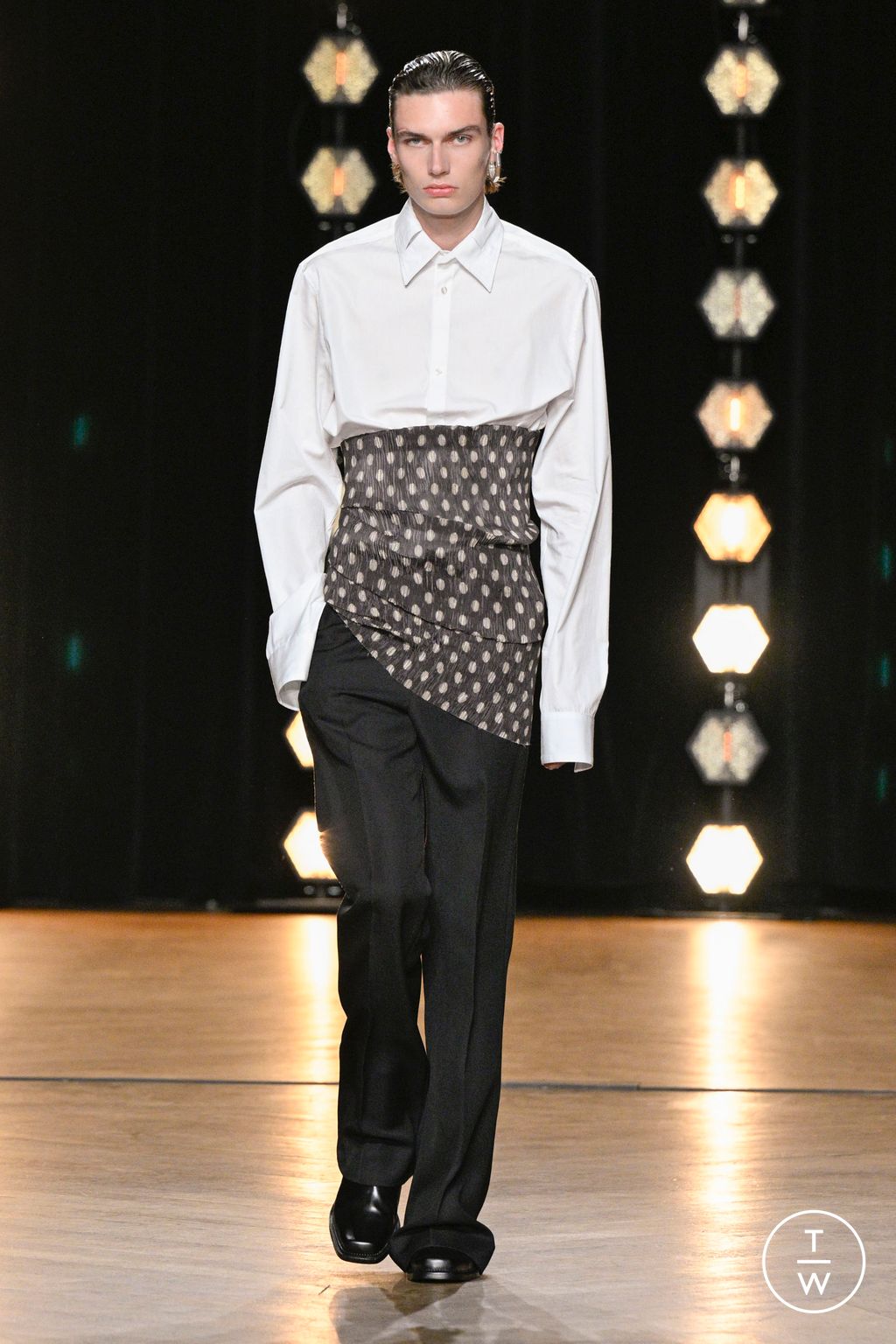 Fashion Week Paris Spring/Summer 2024 look 15 from the EGONlab collection 男装