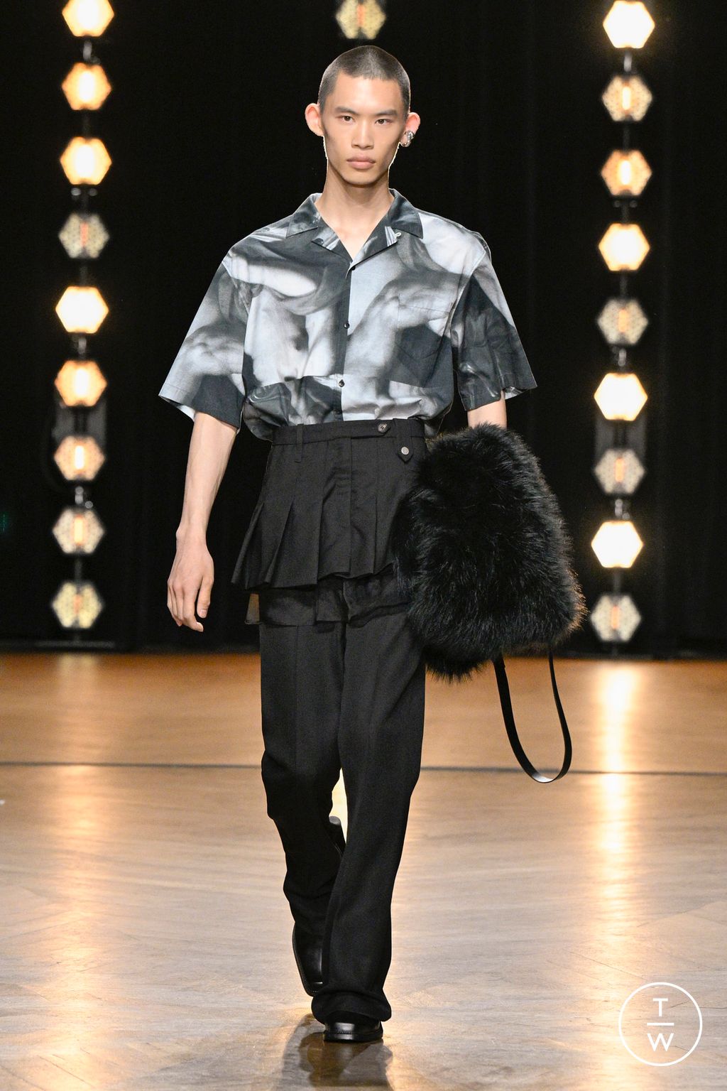 Fashion Week Paris Spring/Summer 2024 look 18 from the EGONlab collection 男装