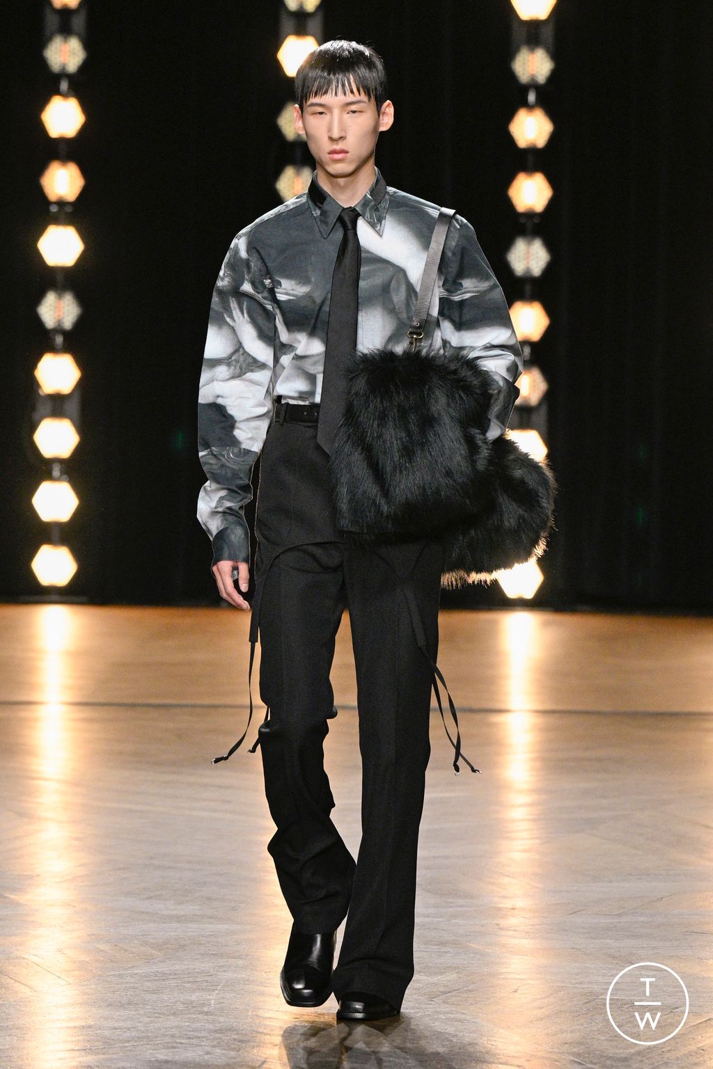 Fashion Week Paris Spring/Summer 2024 look 22 from the EGONlab collection 男装
