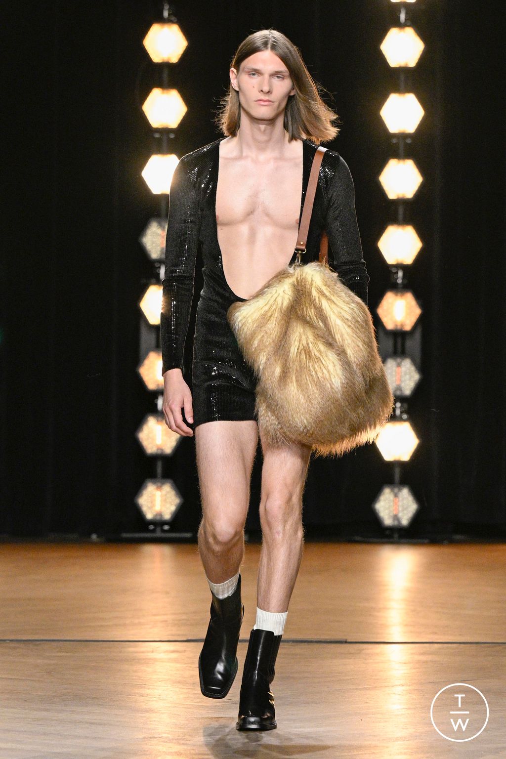 Fashion Week Paris Spring/Summer 2024 look 23 from the EGONlab collection 男装