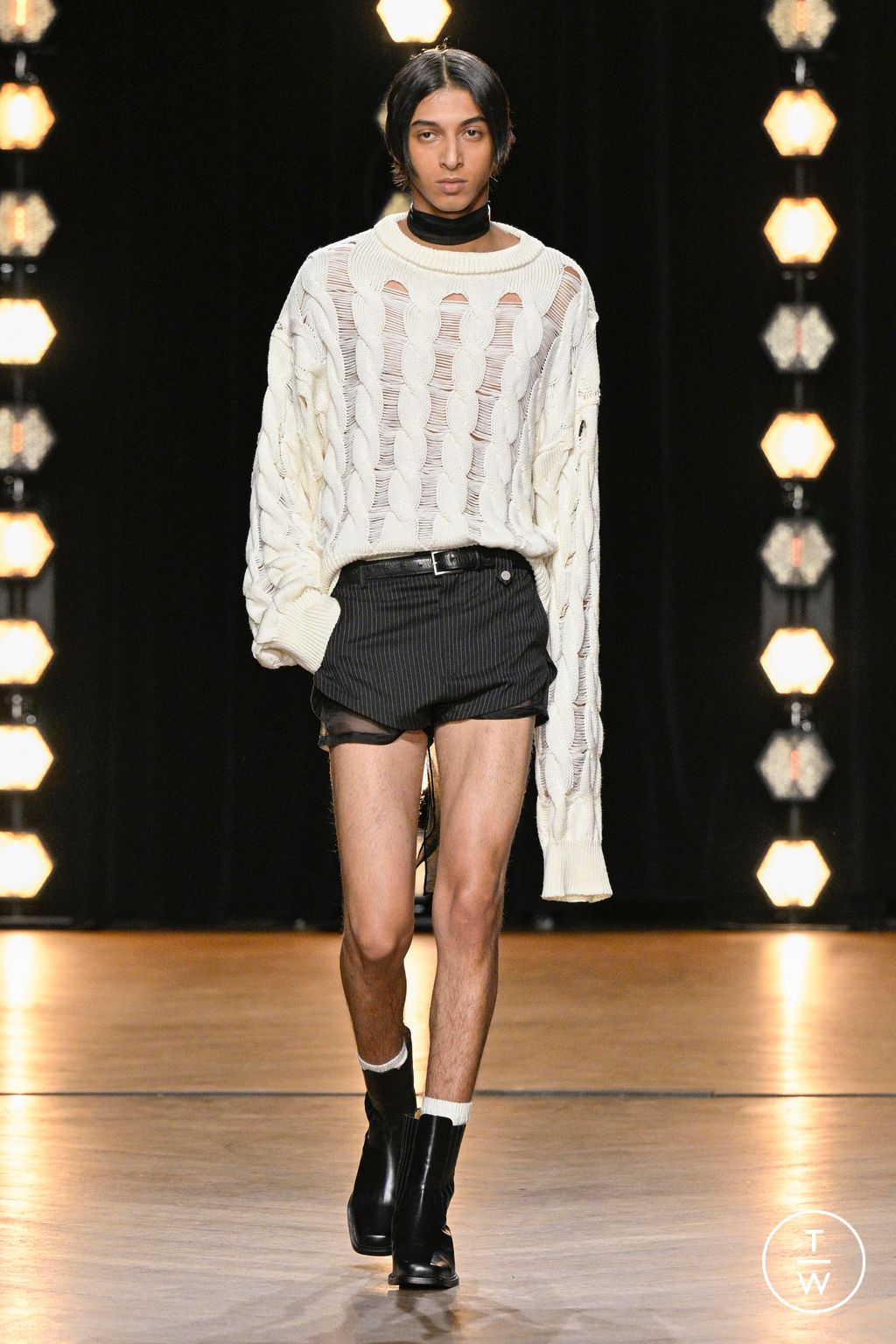 Fashion Week Paris Spring/Summer 2024 look 28 from the EGONlab collection 男装