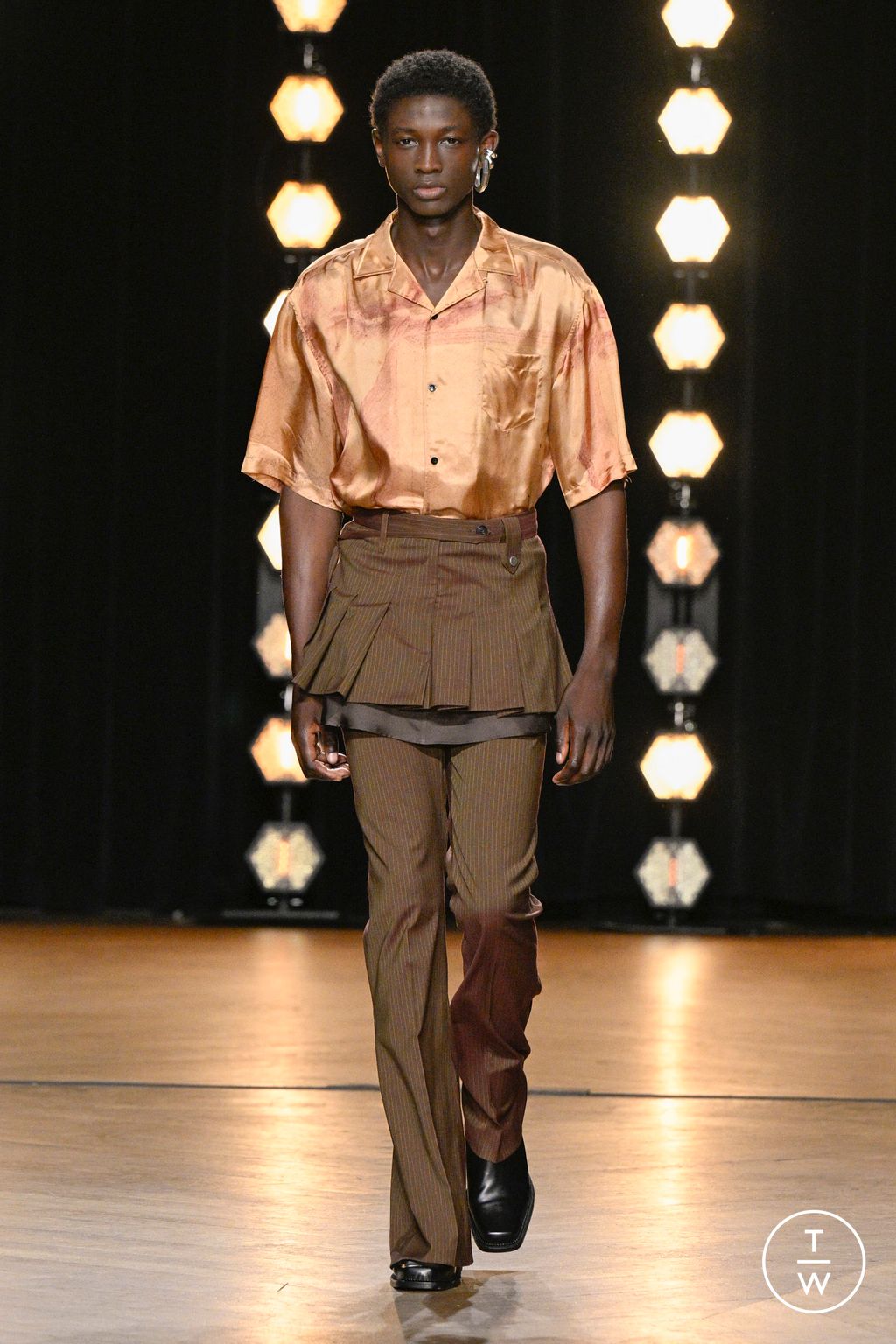 Fashion Week Paris Spring/Summer 2024 look 29 from the EGONlab collection 男装