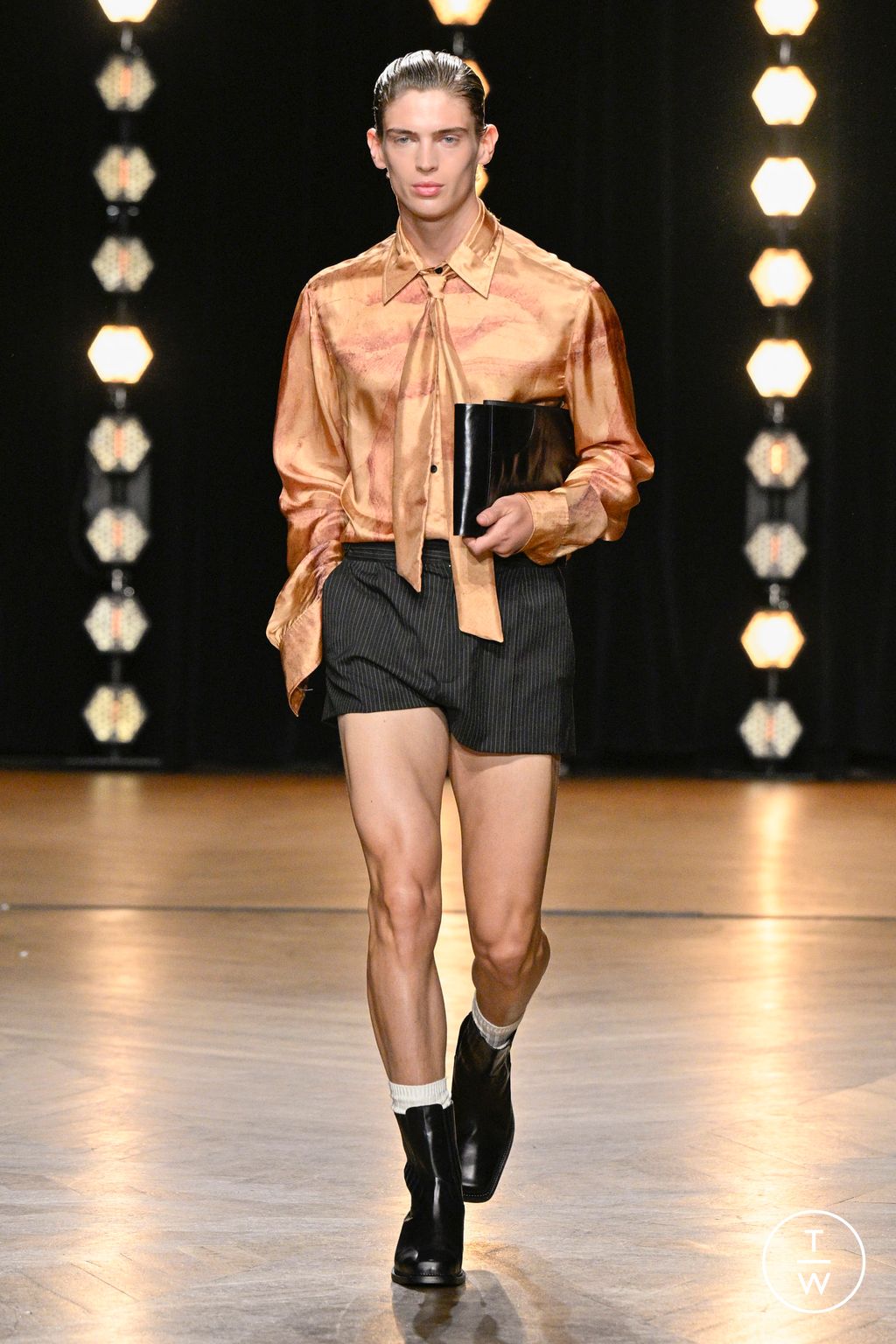 Fashion Week Paris Spring/Summer 2024 look 30 from the EGONlab collection 男装