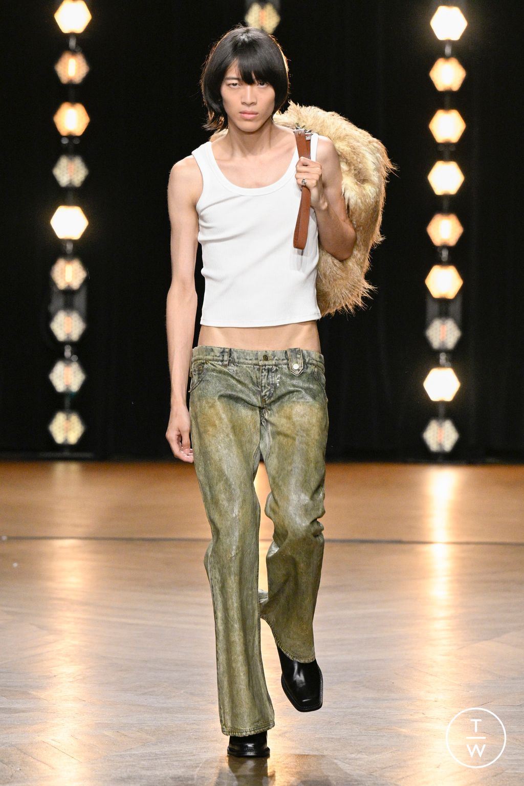 Fashion Week Paris Spring/Summer 2024 look 32 from the EGONlab collection 男装